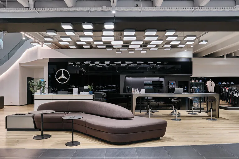 showroom Mercedes-Benz